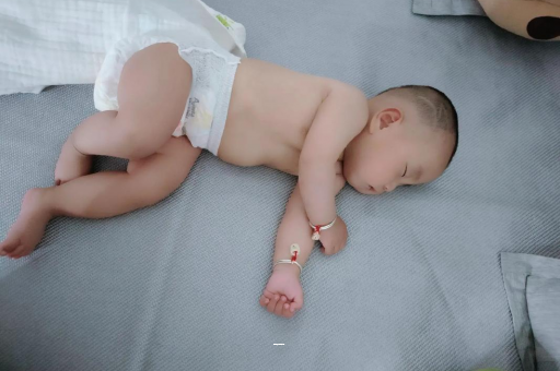 肇庆宝宝先长上牙还是下牙